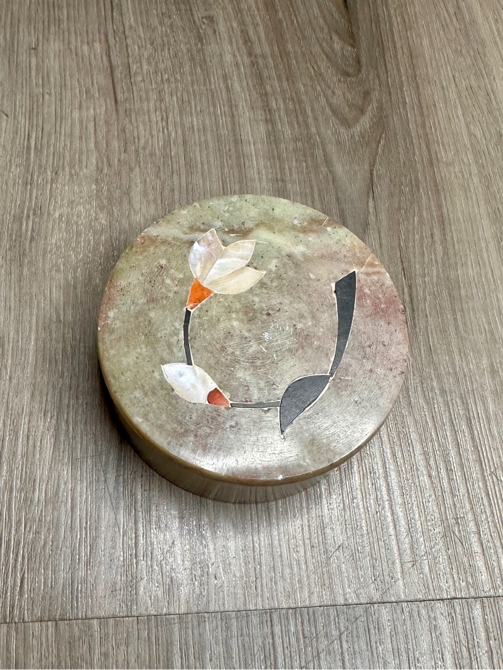 Vintage Indian Soapstone Trinket Box Mother of Pearl Floral Inlay